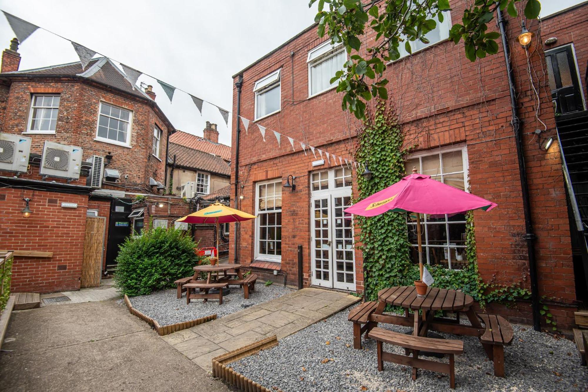 The George Inn Селби Екстериор снимка